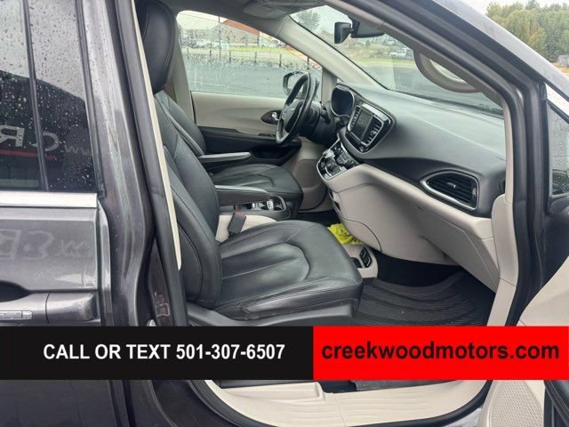 Used 2019 Chrysler Pacifica Touring-L FWD image 8