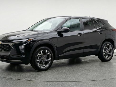 Used 2025 Chevrolet Trax LT w/ LT Convenience Package image 3