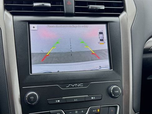 Used 2019 Ford Fusion SE image 10