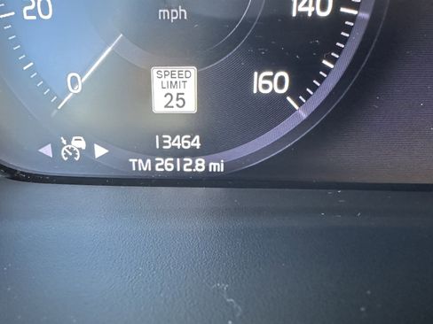 Used 2022 Volvo XC40 T5 Momentum w/ Premium Package image 23