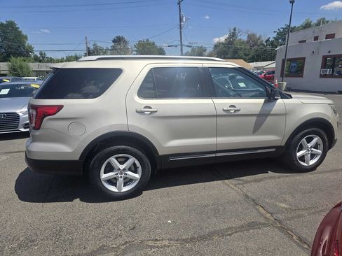 Used 2017 Ford Explorer XLT w/ Equipment Group 202A AWD/4WD image 8