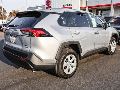 Certified 2022 Toyota RAV4 LE w/ Carpet Mat Package (TMS) AWD/4WD image 22