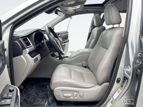 Used 2018 Toyota Highlander Limited image 11
