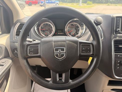 Used 2017 Dodge Grand Caravan SE w/ Power Window Group FWD image 14