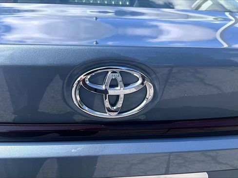 Used 2021 Toyota Corolla LE w/ Carpet Mat Package (TMS) FWD image 30