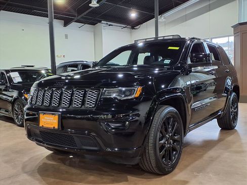 Certified 2021 Jeep Grand Cherokee Laredo X image 3