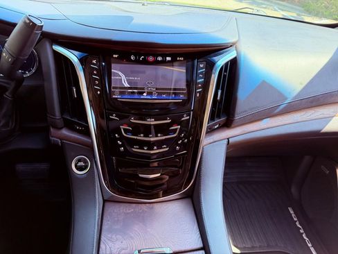 Used 2016 Cadillac Escalade Premium AWD/4WD image 28