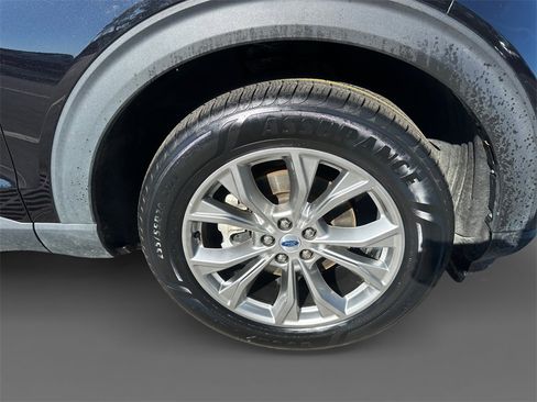 Used 2022 Ford Explorer XLT w/ Equipment Group 202A image 16