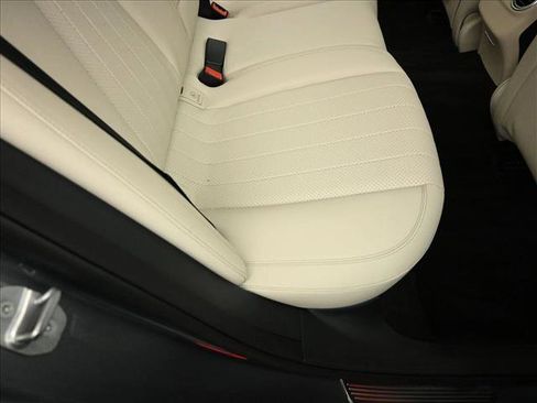 Used 2017 Mercedes-Benz E 300 4MATIC image 27