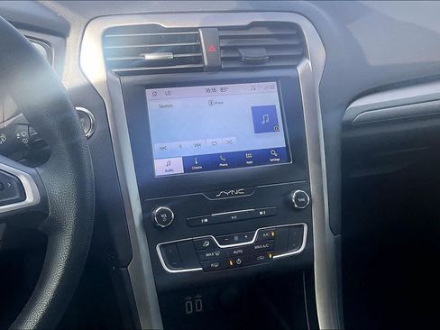 Used 2020 Ford Fusion SE FWD image 14