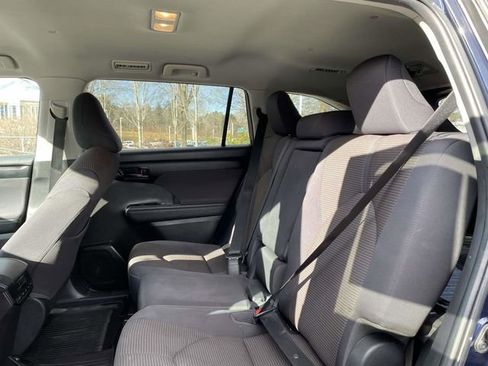 Used 2023 Toyota Highlander LE image 17