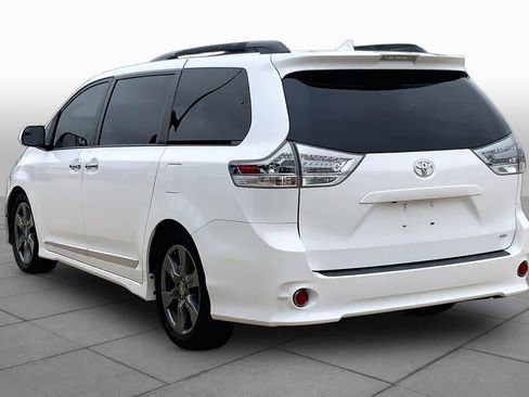 Used 2020 Toyota Sienna SE FWD image 11