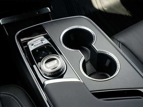 New 2025 Cadillac Lyriq Luxury image 15