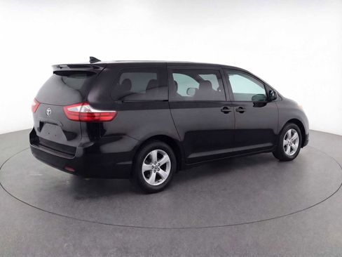 Used 2020 Toyota Sienna L image 6