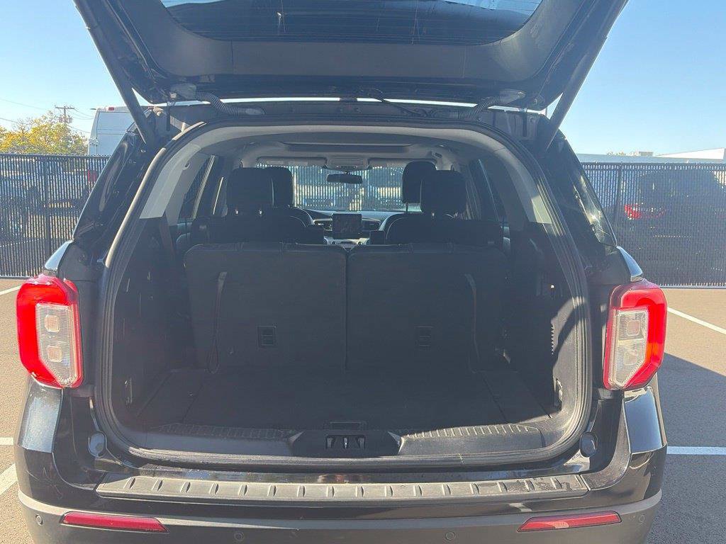 Used 2021 Ford Explorer XLT w/ Equipment Group 202A AWD/4WD image 15
