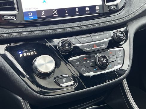 Used 2023 Chrysler Pacifica Limited w/ S Appearance Package image 22