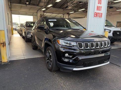 Used 2023 Jeep Compass Limited AWD/4WD image 1