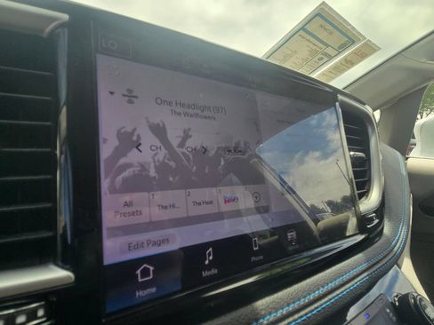 Used 2021 Chrysler Pacifica Touring FWD image 16