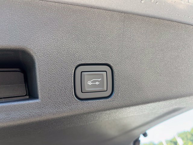 New 2027 Chevrolet Traverse RS w/ LPO, Floor Liner Package FWD image 9