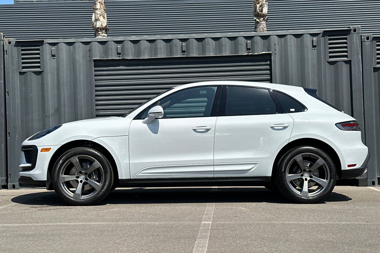 Used 2026 Porsche Macan AWD/4WD image 2