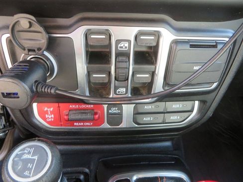 Used 2021 Jeep Gladiator Mojave AWD/4WD image 23
