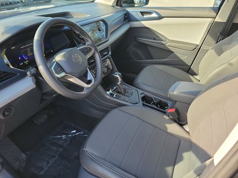 Used 2024 Volkswagen Taos SE image 10