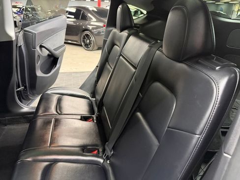 Used 2021 Tesla Model Y Long Range AWD/4WD image 37