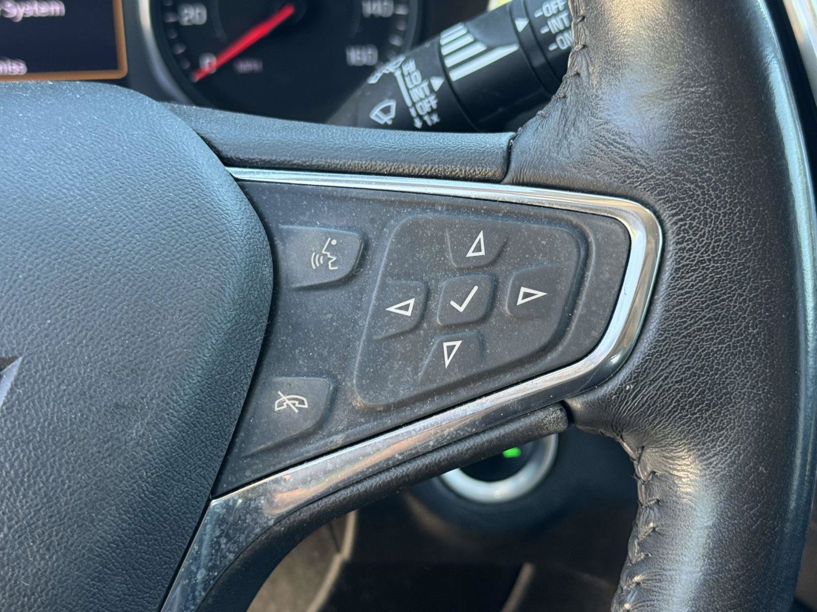 Used 2019 Chevrolet Equinox LT w/ Sun & Navigation Package AWD/4WD image 18