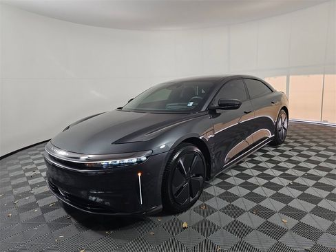 Used 2024 Lucid Air Touring image 3