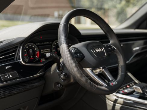 Used 2023 Audi SQ8 Prestige AWD/4WD image 9