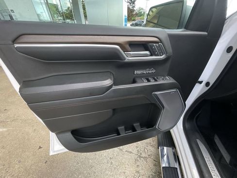 Used 2024 Chevrolet Silverado 1500 High Country w/ High Country Premium Package AWD/4WD image 22