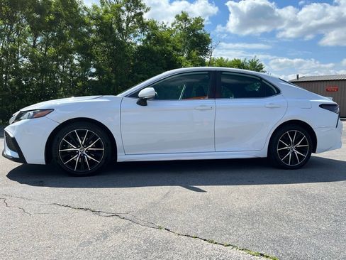 Used 2022 Toyota Camry SE FWD image 4