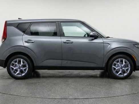 Used 2025 Kia Soul LX w/ LX Technology Package image 11