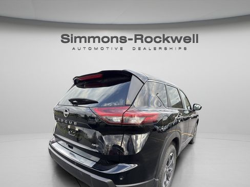 Used 2025 Nissan Rogue SV AWD/4WD image 3