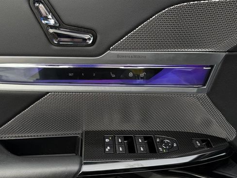 Used 2023 BMW 760i xDrive w/ Executive Package image 22