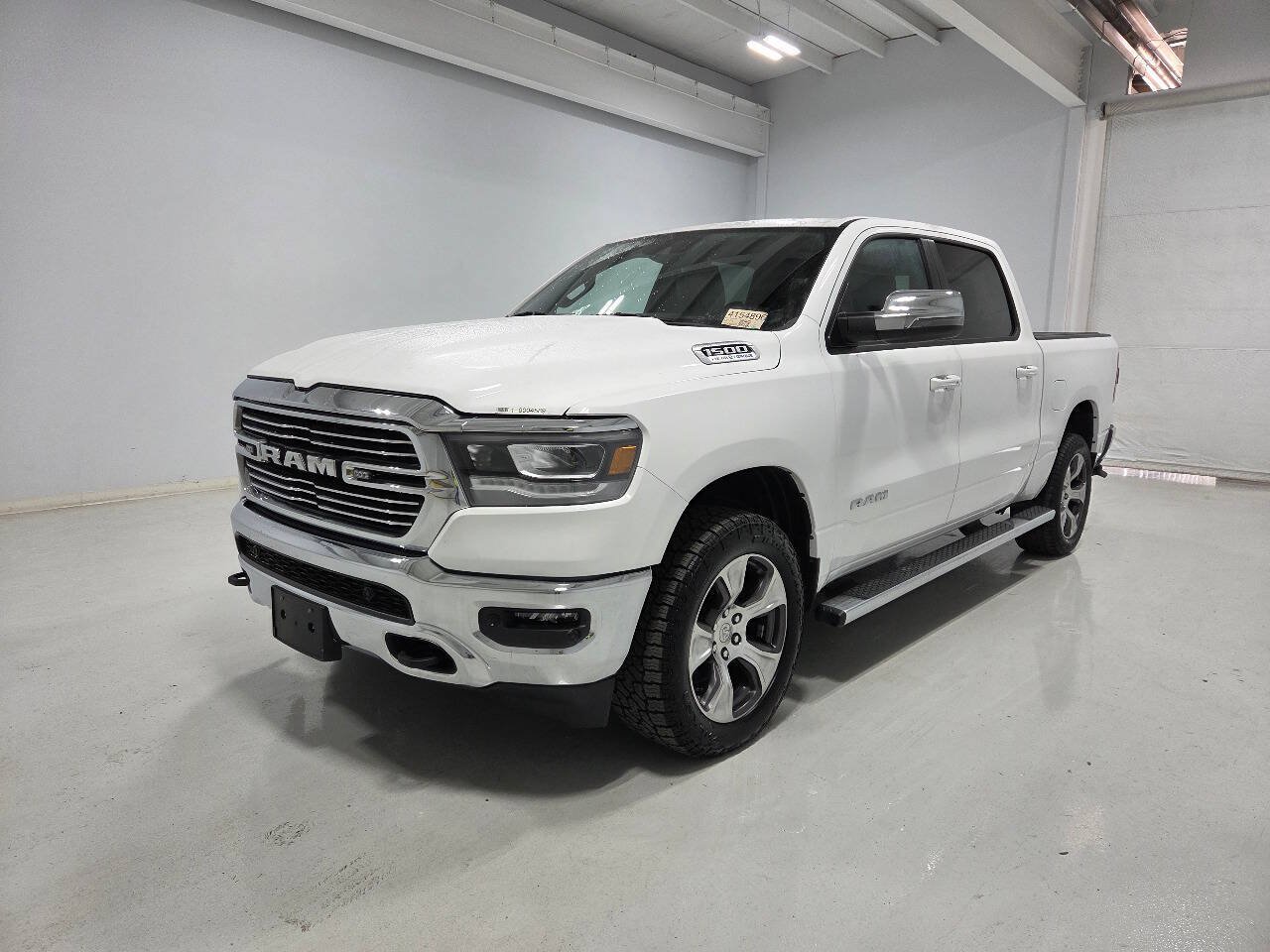 Used 2023 RAM 1500 Laramie AWD/4WD image 5