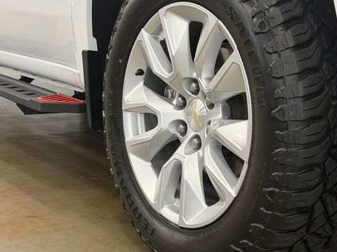 Used 2022 Chevrolet Silverado 1500 Custom AWD/4WD image 5