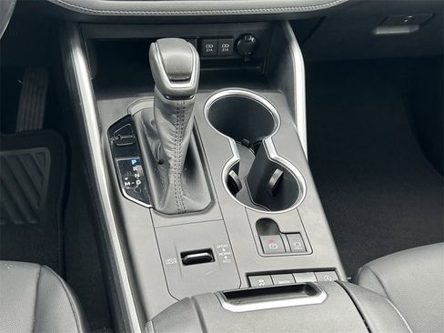 Used 2020 Toyota Highlander XLE image 23