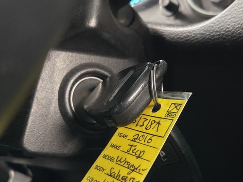 Used 2016 Jeep Wrangler Sahara w/ Connectivity Group image 21