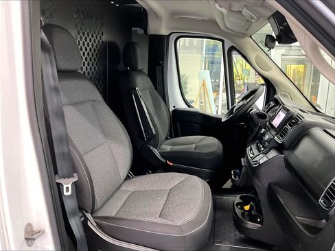 Used 2025 RAM ProMaster 2500 w/ U-Haul Equipment Group FWD image 11