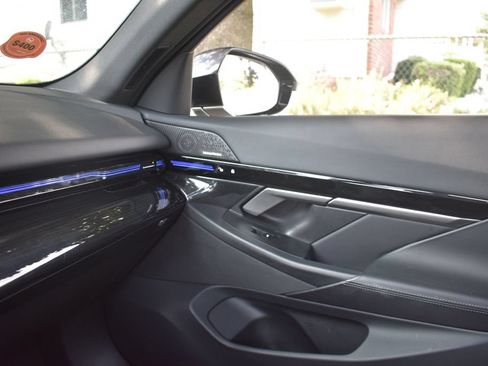 Used 2025 BMW 530i RWD image 17
