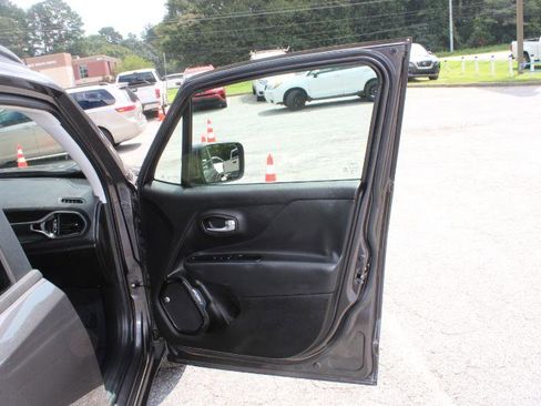 Used 2018 Jeep Renegade Altitude w/ UConnect 8.4 Nav Group image 22