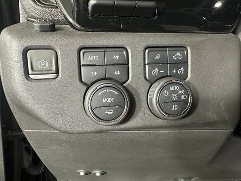 Used 2022 Chevrolet Silverado 1500 ZR2 w/ Technology Package AWD/4WD image 24