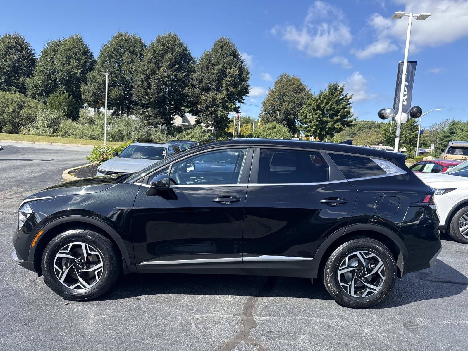 Used 2023 Kia Sportage LX AWD/4WD image 2