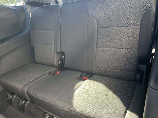 Used 2025 Chevrolet Traverse LT w/ Sun and Wheel Package AWD/4WD image 24
