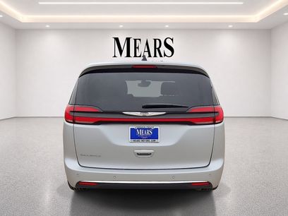 Used 2024 Chrysler Pacifica Touring-L