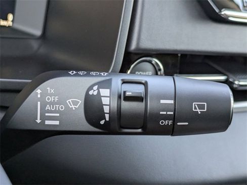 New 2025 Mitsubishi Outlander SE image 29