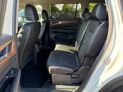 Used 2025 Volkswagen Atlas SE AWD/4WD image 14