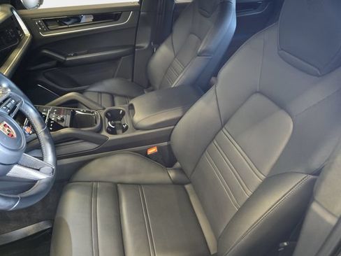 Used 2024 Porsche Cayenne Turbo GT AWD/4WD image 18