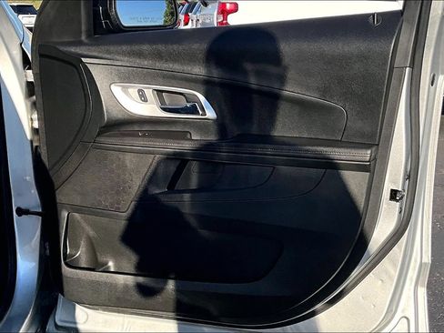 Used 2017 Chevrolet Equinox LS FWD image 18